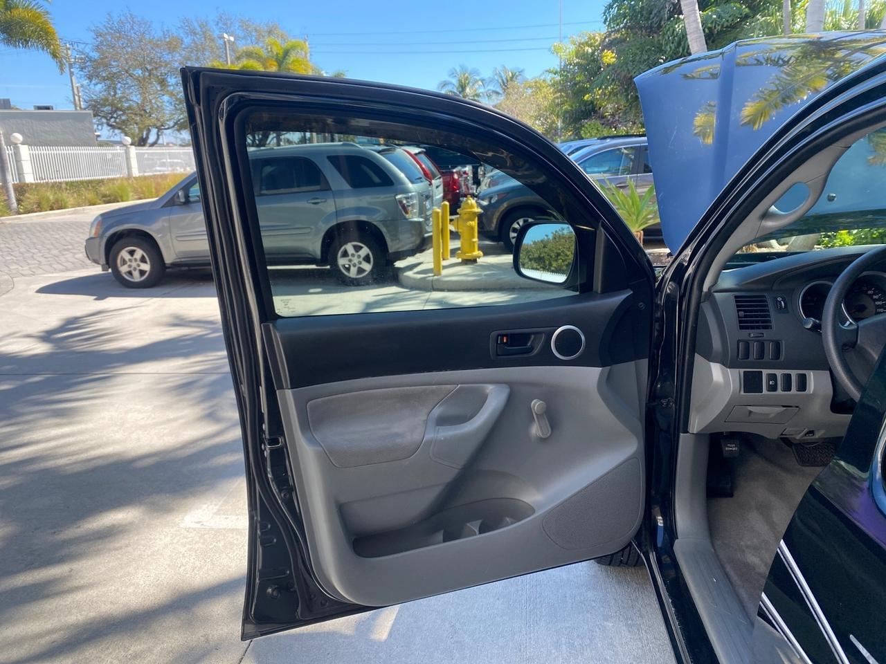 2007 Toyota Tacoma 4 DR CAMPER TOP LOW MILES 52,954 Pompano Beach FL