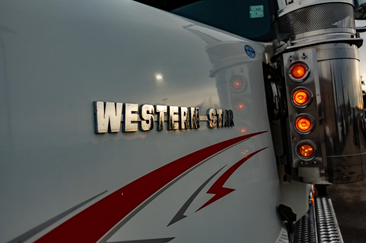 2007 Western Star 4900 FA T/A Tractor Sleeper Heavy Spec Red Deer AB