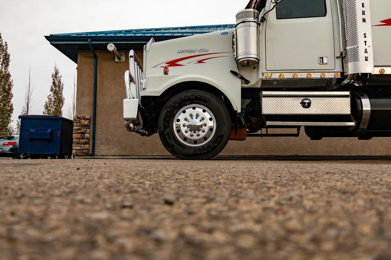 2007 Western Star 4900 FA T/A Tractor Sleeper Heavy Spec Red Deer AB