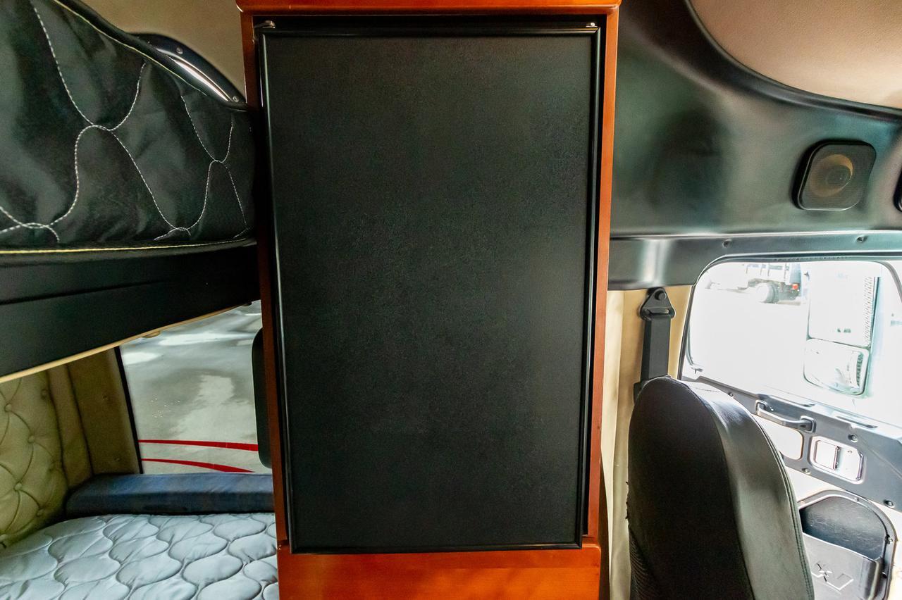 2007 Western Star 4900 FA T/A Tractor Sleeper Heavy Spec Red Deer AB