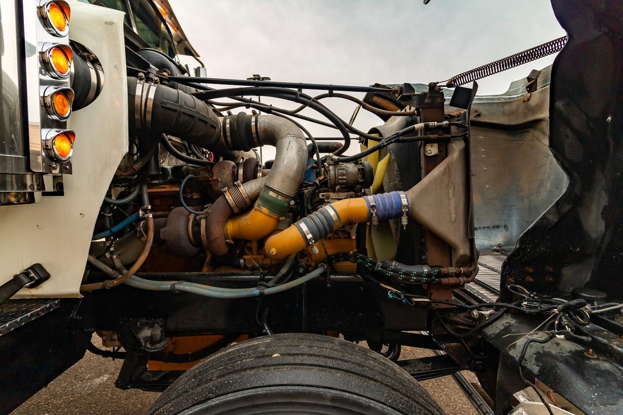 2007 Western Star 4900 FA T/A Tractor Sleeper Heavy Spec Red Deer AB