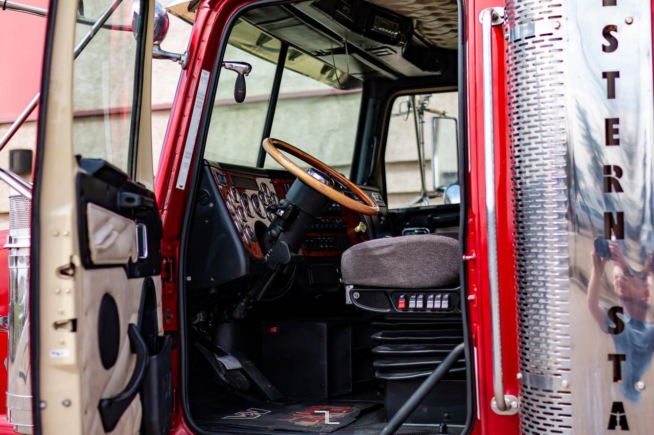 2007 Western Star 4900 SA Tractor Sleeper Heavy Spec Red Deer AB