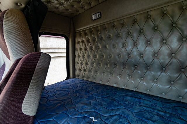 2007 Western Star 4900 SA Tractor Sleeper Heavy Spec Red Deer AB