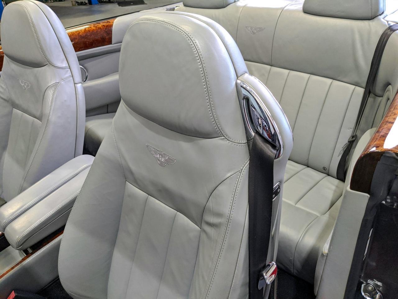 2008 Bentley Azure photo 32