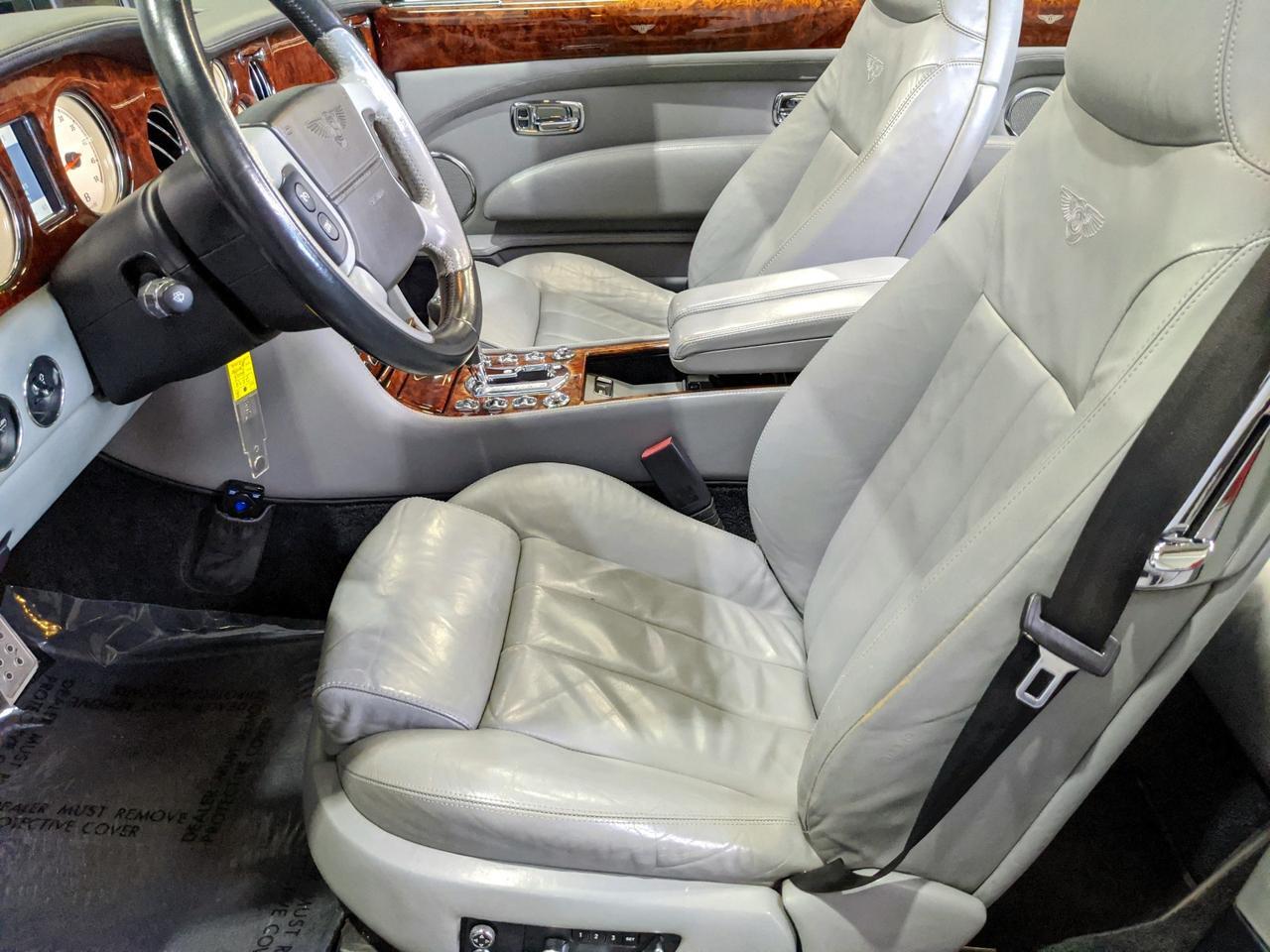 2008 Bentley Azure photo 31