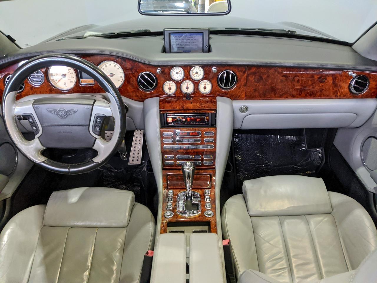 2008 Bentley Azure photo 30