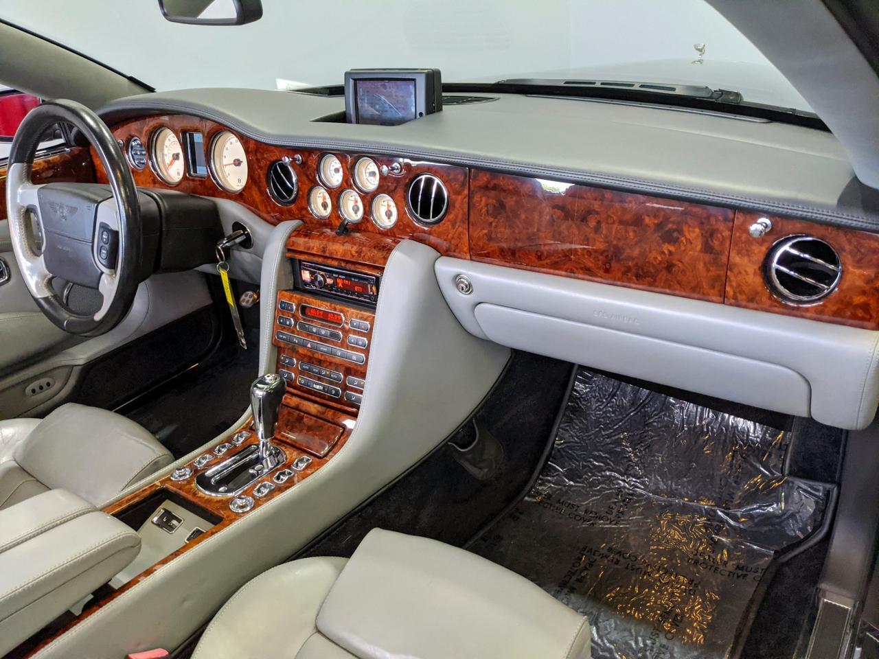 2008 Bentley Azure photo 29
