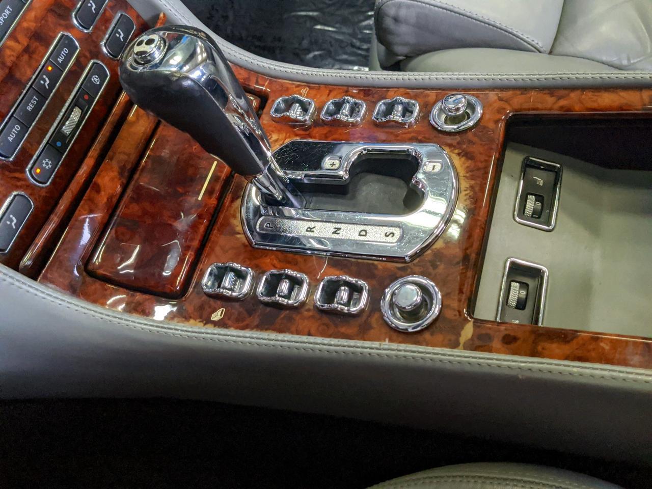 2008 Bentley Azure photo 26