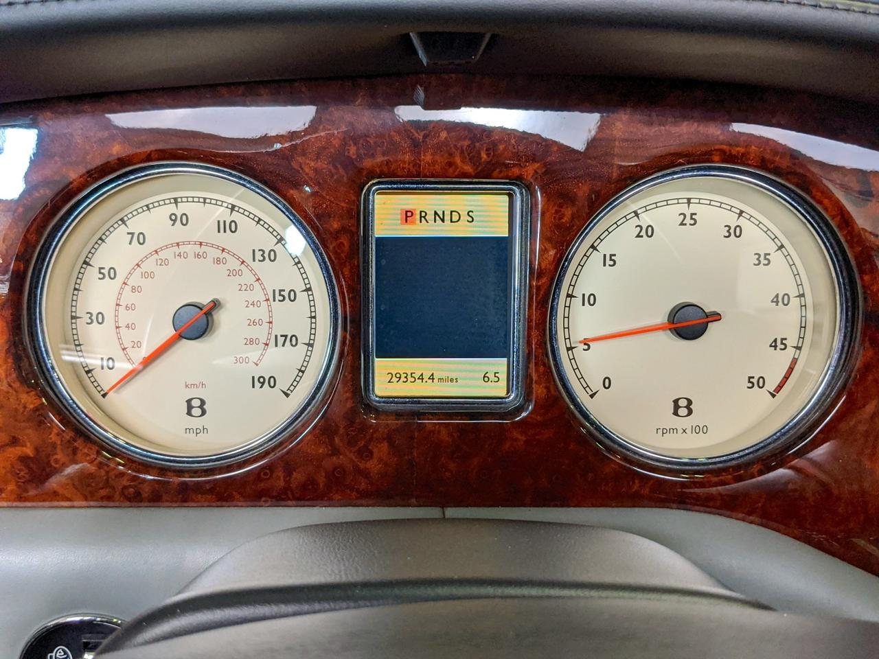 2008 Bentley Azure photo 25