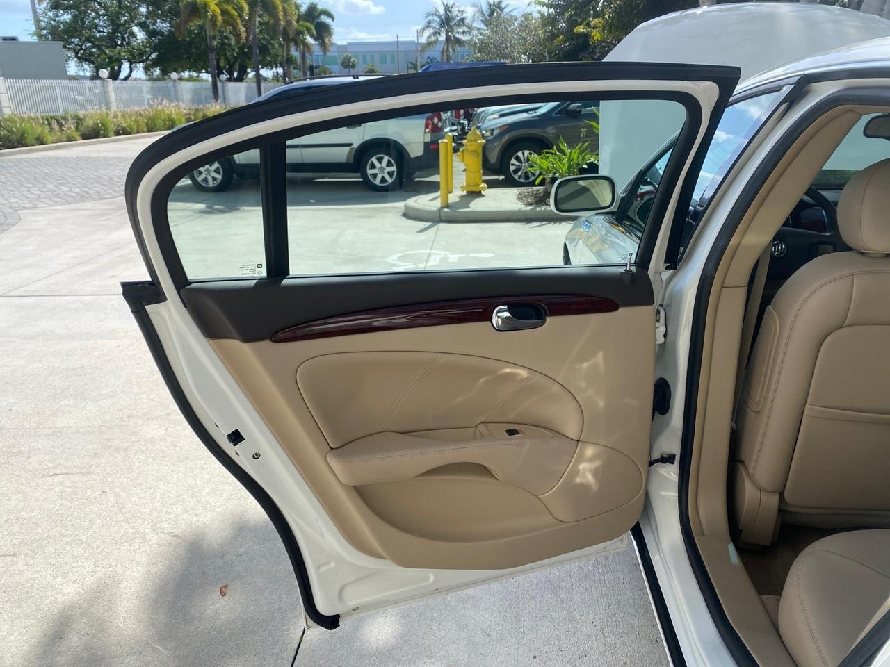 2008 Buick Lucerne CXL LOW MILES 40,989 1 OWNER Pompano Beach FL