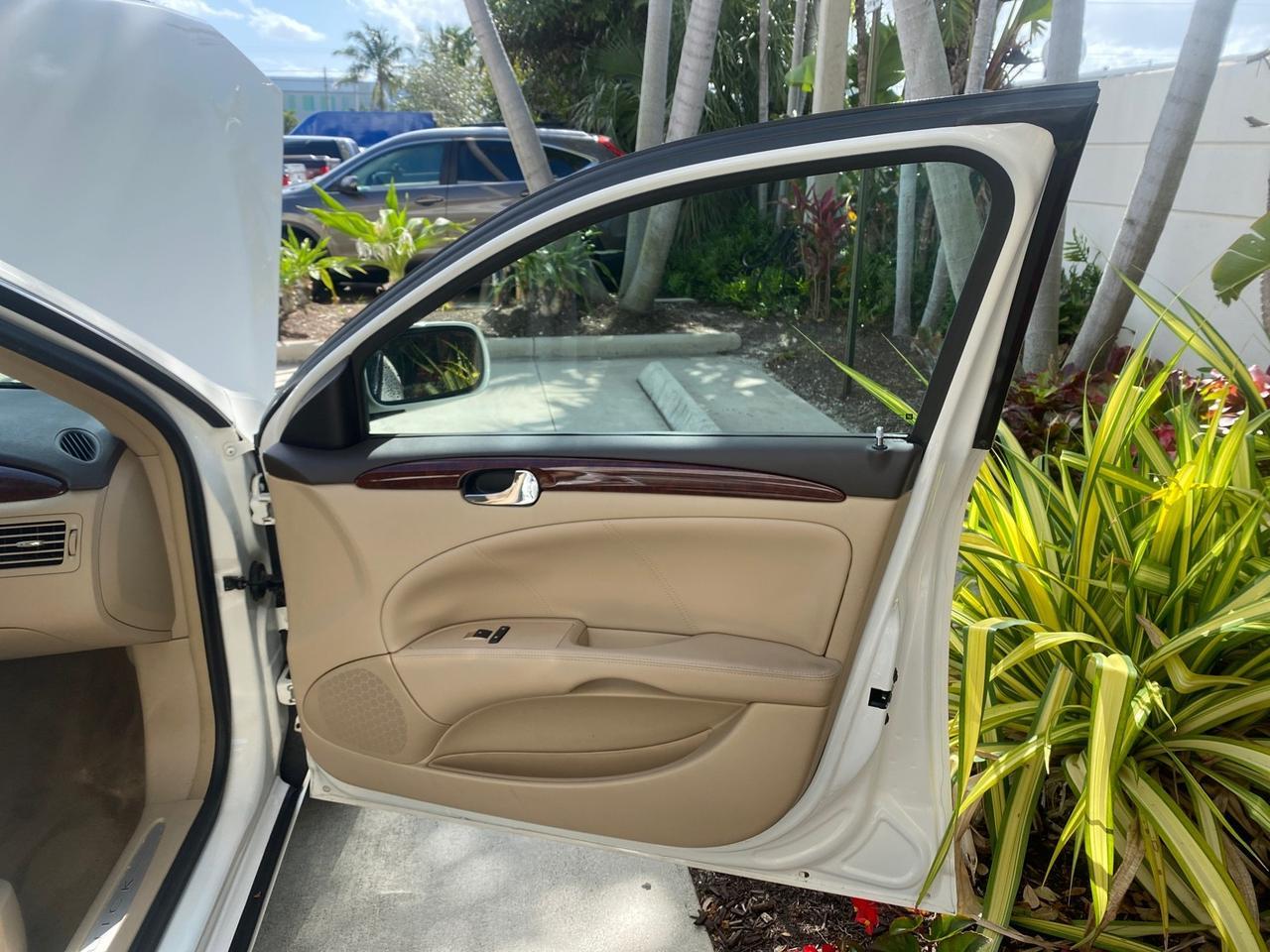 2008 Buick Lucerne CXL LOW MILES 40,989 1 OWNER Pompano Beach FL