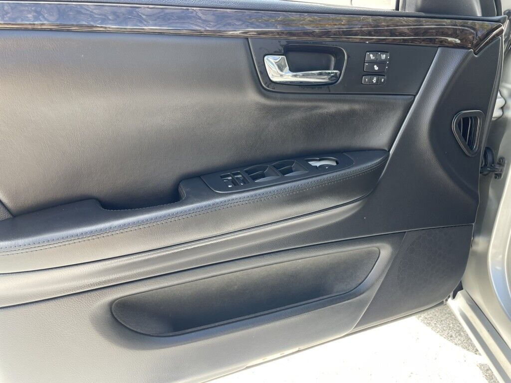 2008 Cadillac DTS w/1SC~CHROME GRILLE~FRONT BUCKET SEATS~LEATHER SEATS Sarasota FL