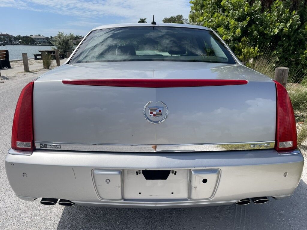 2008 Cadillac DTS w/1SC~CHROME GRILLE~FRONT BUCKET SEATS~LEATHER SEATS Sarasota FL
