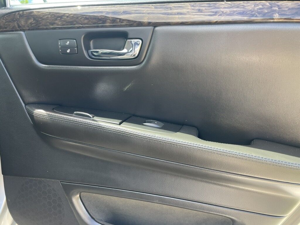 2008 Cadillac DTS w/1SC~CHROME GRILLE~FRONT BUCKET SEATS~LEATHER SEATS Sarasota FL