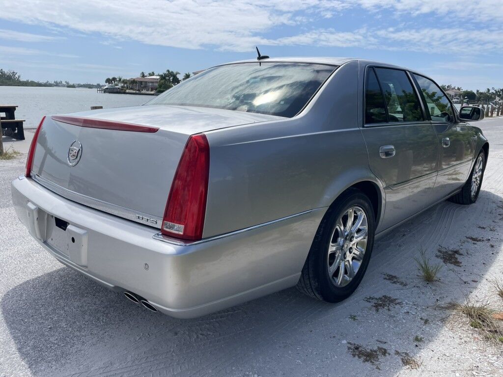 2008 Cadillac DTS w/1SC~CHROME GRILLE~FRONT BUCKET SEATS~LEATHER SEATS Sarasota FL