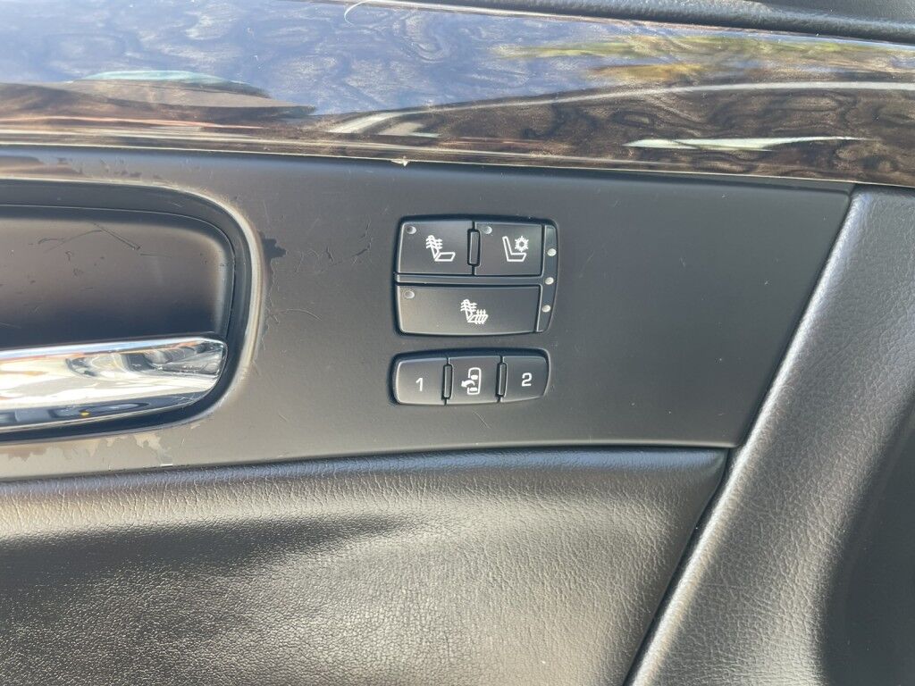 2008 Cadillac DTS w/1SC~CHROME GRILLE~FRONT BUCKET SEATS~LEATHER SEATS Sarasota FL