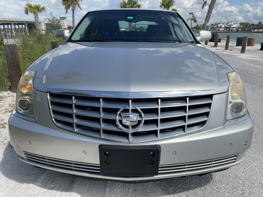 2008 Cadillac DTS w/1SC~CHROME GRILLE~FRONT BUCKET SEATS~LEATHER SEATS Sarasota FL