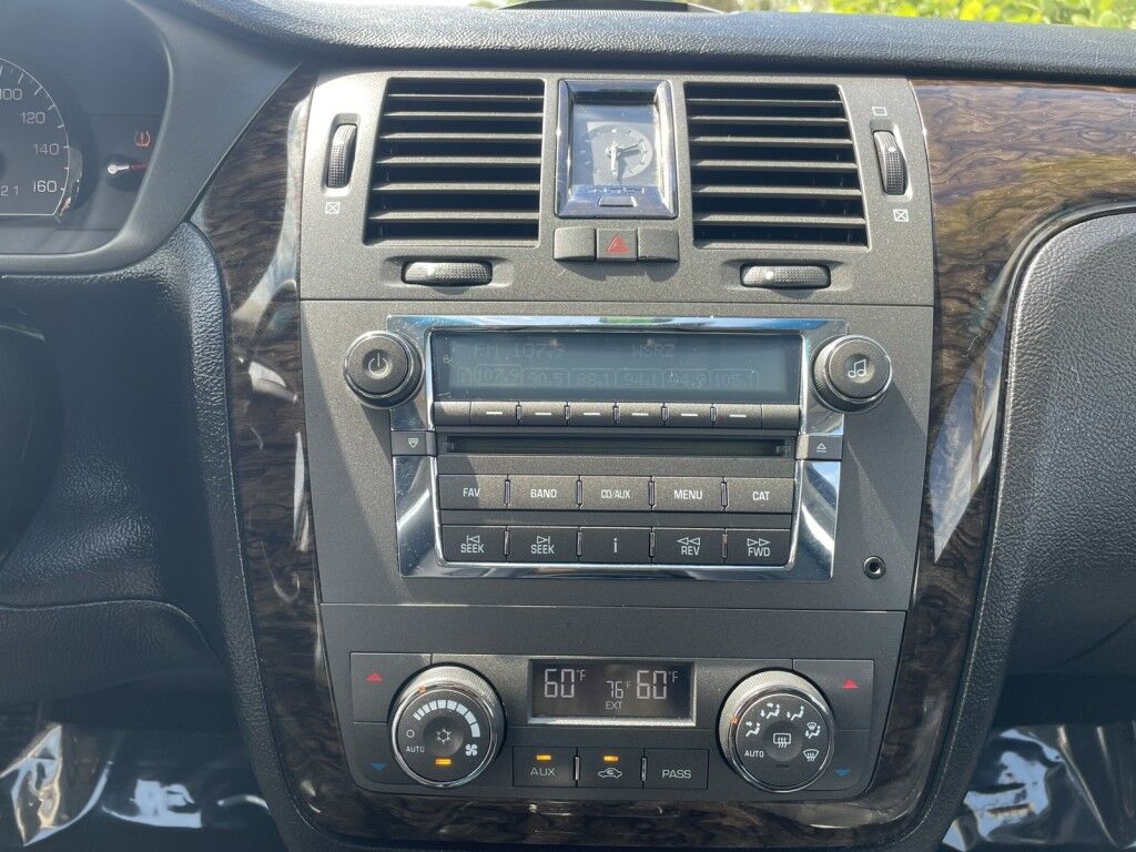 2008 Cadillac DTS w/1SC~CHROME GRILLE~FRONT BUCKET SEATS~LEATHER SEATS Sarasota FL
