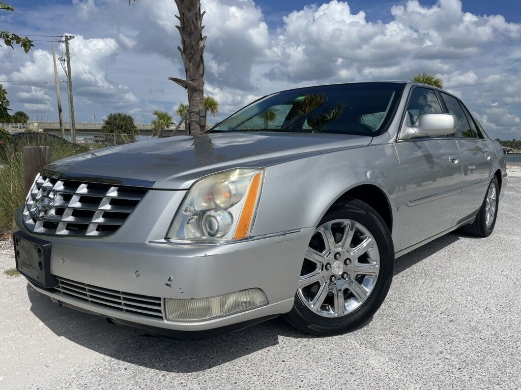 2008 Cadillac DTS w/1SC~CHROME GRILLE~FRONT BUCKET SEATS~LEATHER SEATS Sarasota FL