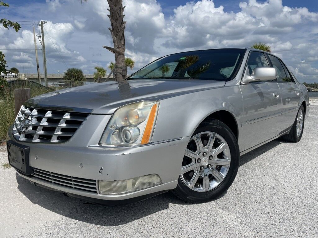 2008 Cadillac DTS w/1SC~CHROME GRILLE~FRONT BUCKET SEATS~LEATHER SEATS