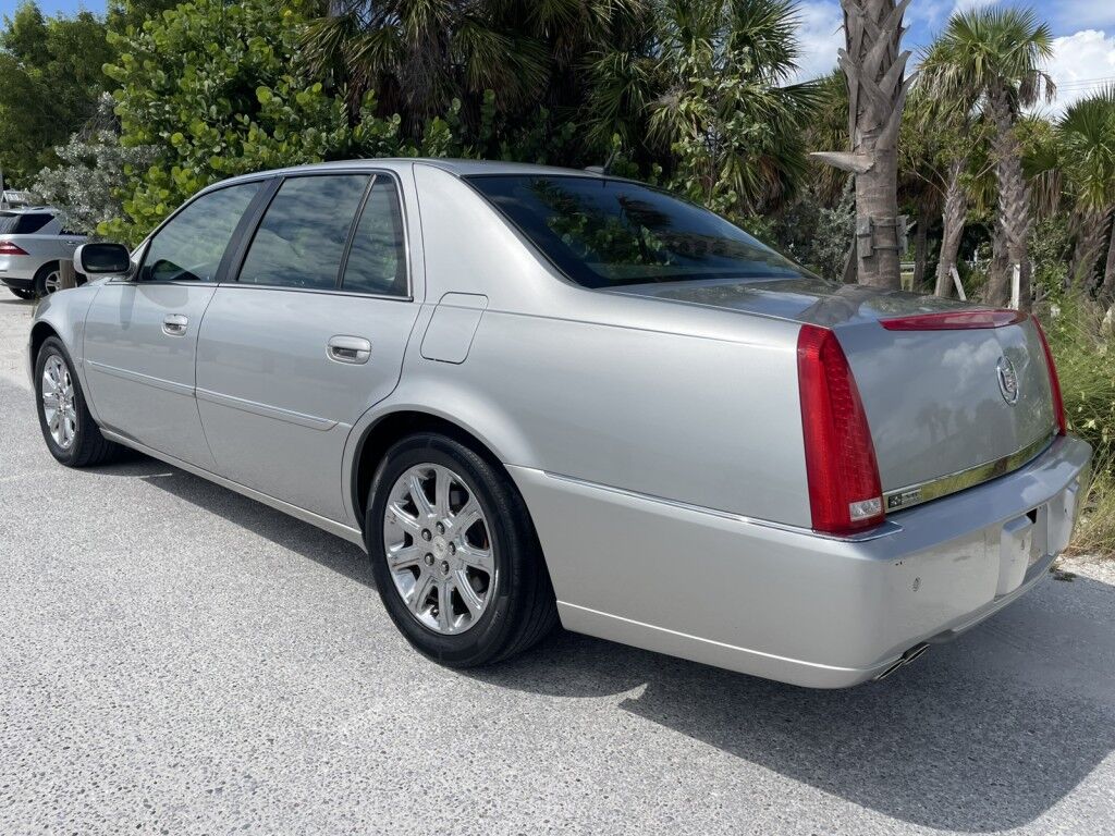 2008 Cadillac DTS w/1SC~CHROME GRILLE~FRONT BUCKET SEATS~LEATHER SEATS Sarasota FL