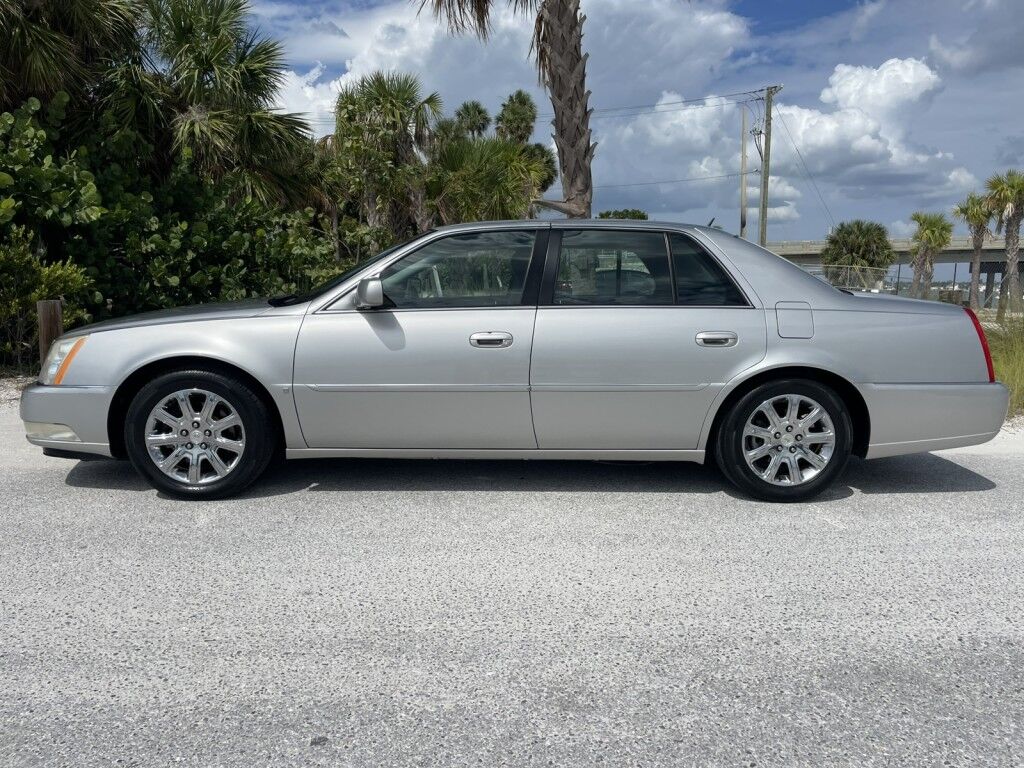 2008 Cadillac DTS w/1SC~CHROME GRILLE~FRONT BUCKET SEATS~LEATHER SEATS Sarasota FL