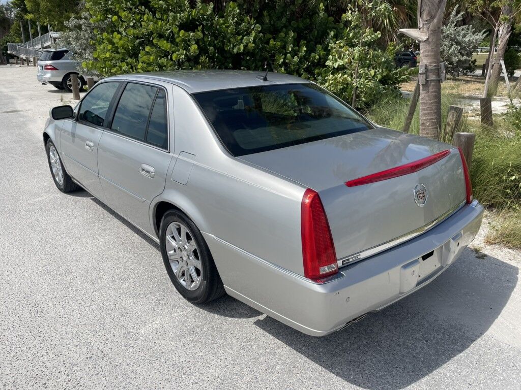 2008 Cadillac DTS w/1SC~CHROME GRILLE~FRONT BUCKET SEATS~LEATHER SEATS Sarasota FL