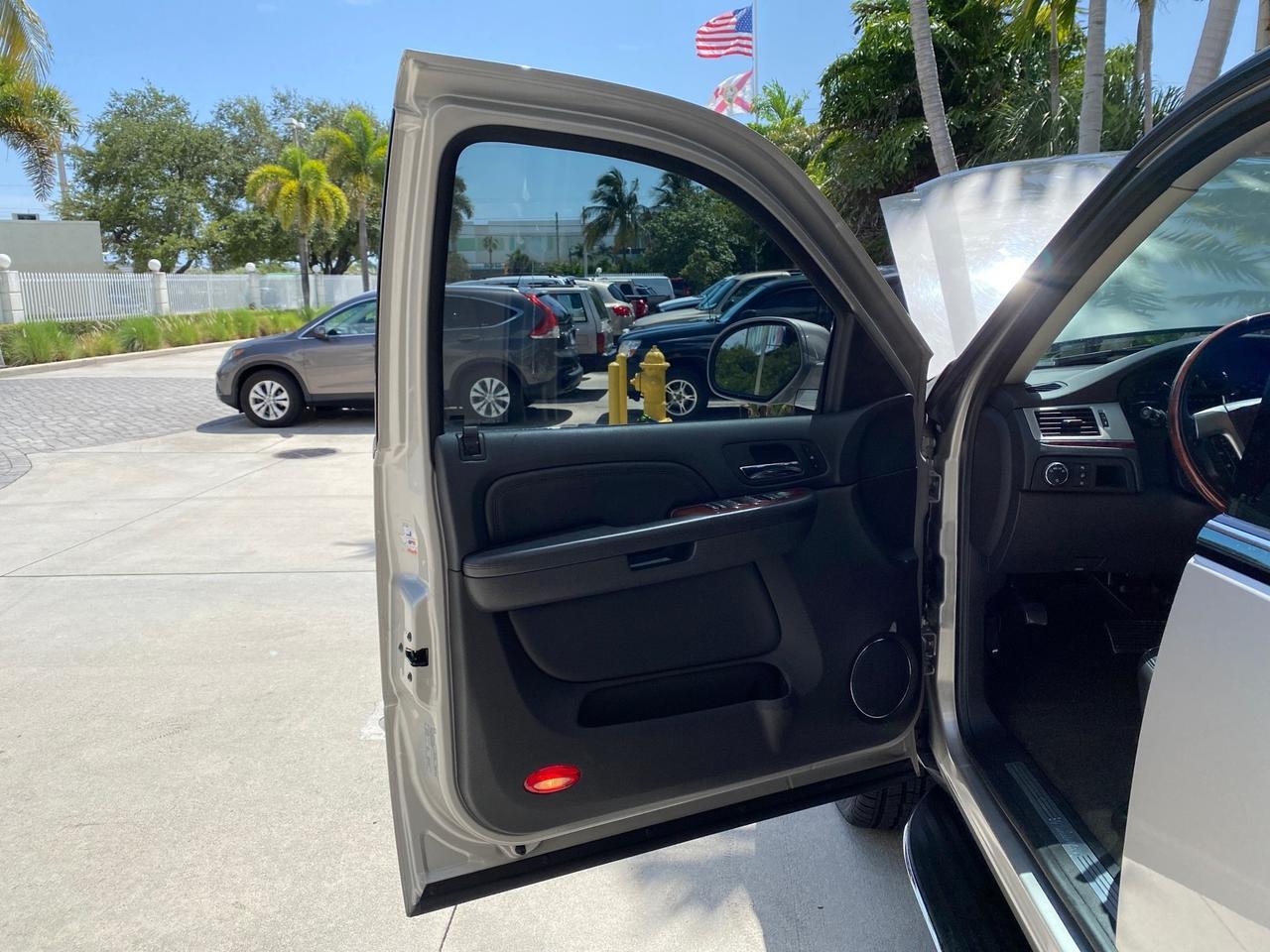 2008 Cadillac Escalade SUNROOF DVD LOW MILES 71,690 Pompano Beach FL