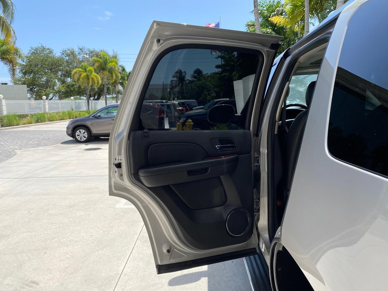 2008 Cadillac Escalade SUNROOF DVD LOW MILES 71,690 Pompano Beach FL