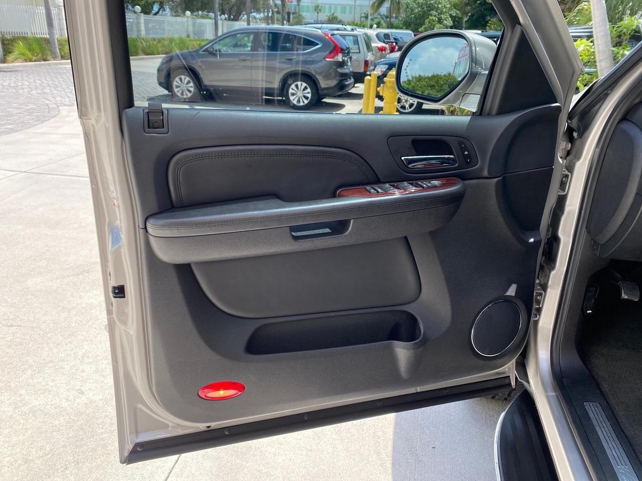 2008 Cadillac Escalade SUNROOF DVD LOW MILES 71,690 Pompano Beach FL