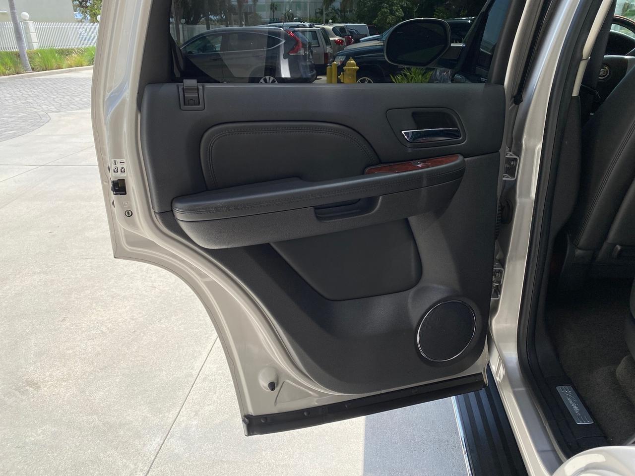 2008 Cadillac Escalade SUNROOF DVD LOW MILES 71,690 Pompano Beach FL