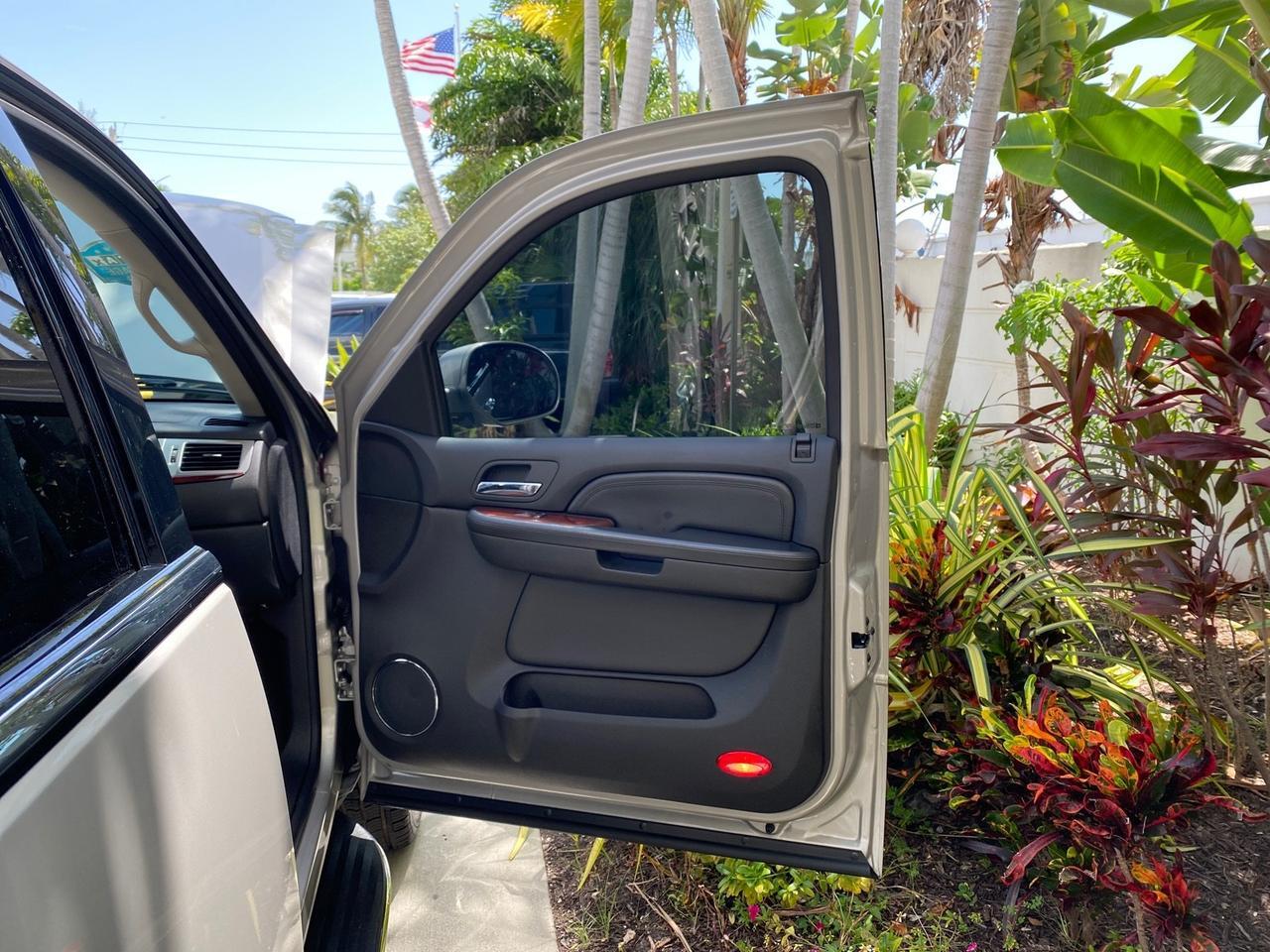 2008 Cadillac Escalade SUNROOF DVD LOW MILES 71,690 Pompano Beach FL