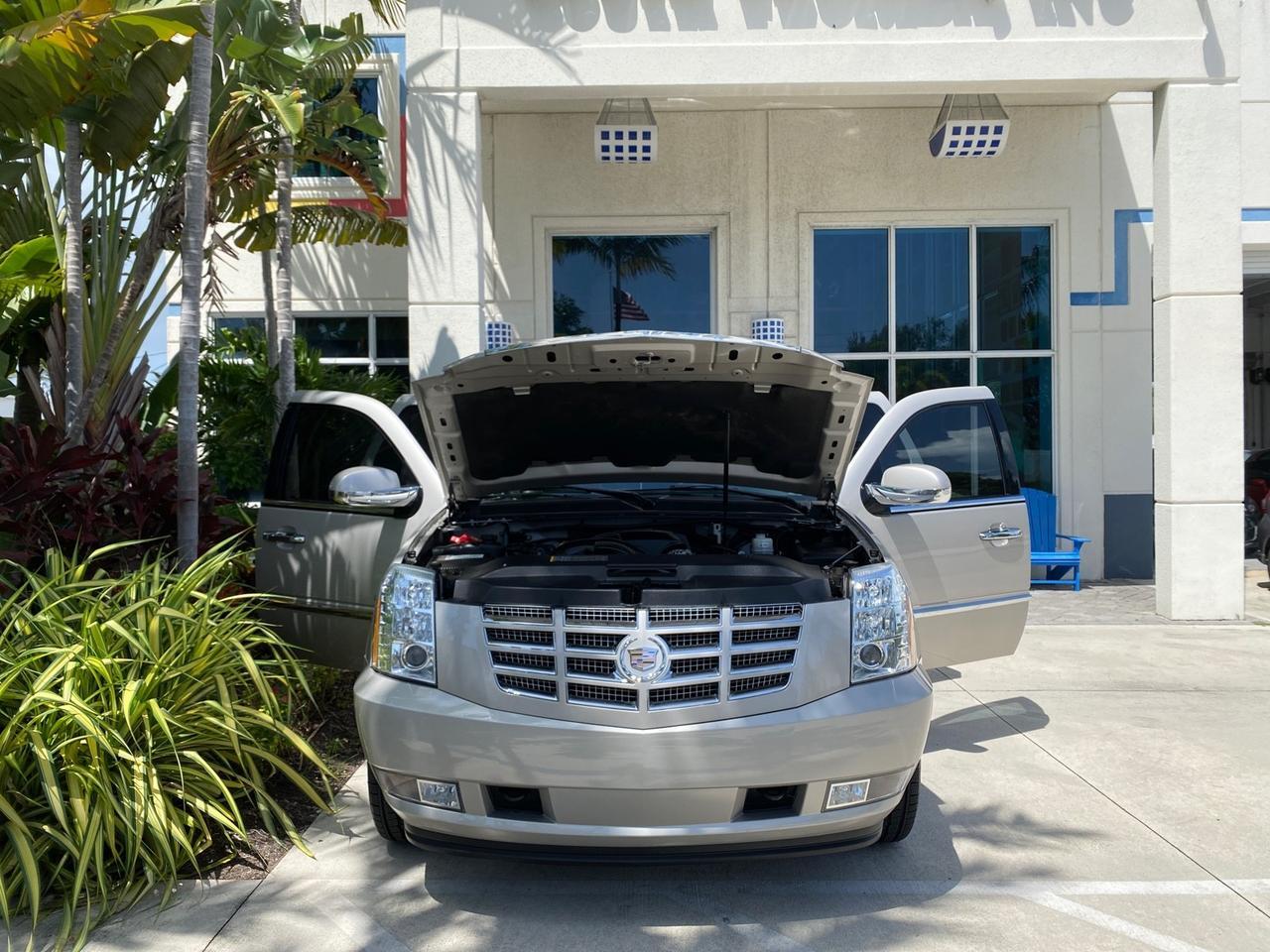 2008 Cadillac Escalade SUNROOF DVD LOW MILES 71,690 Pompano Beach FL