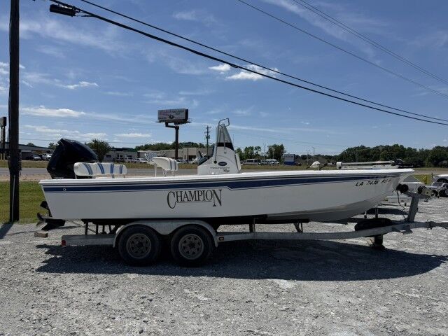 2008 Champion Boats 22 Bay w/200 Mercury Optimax