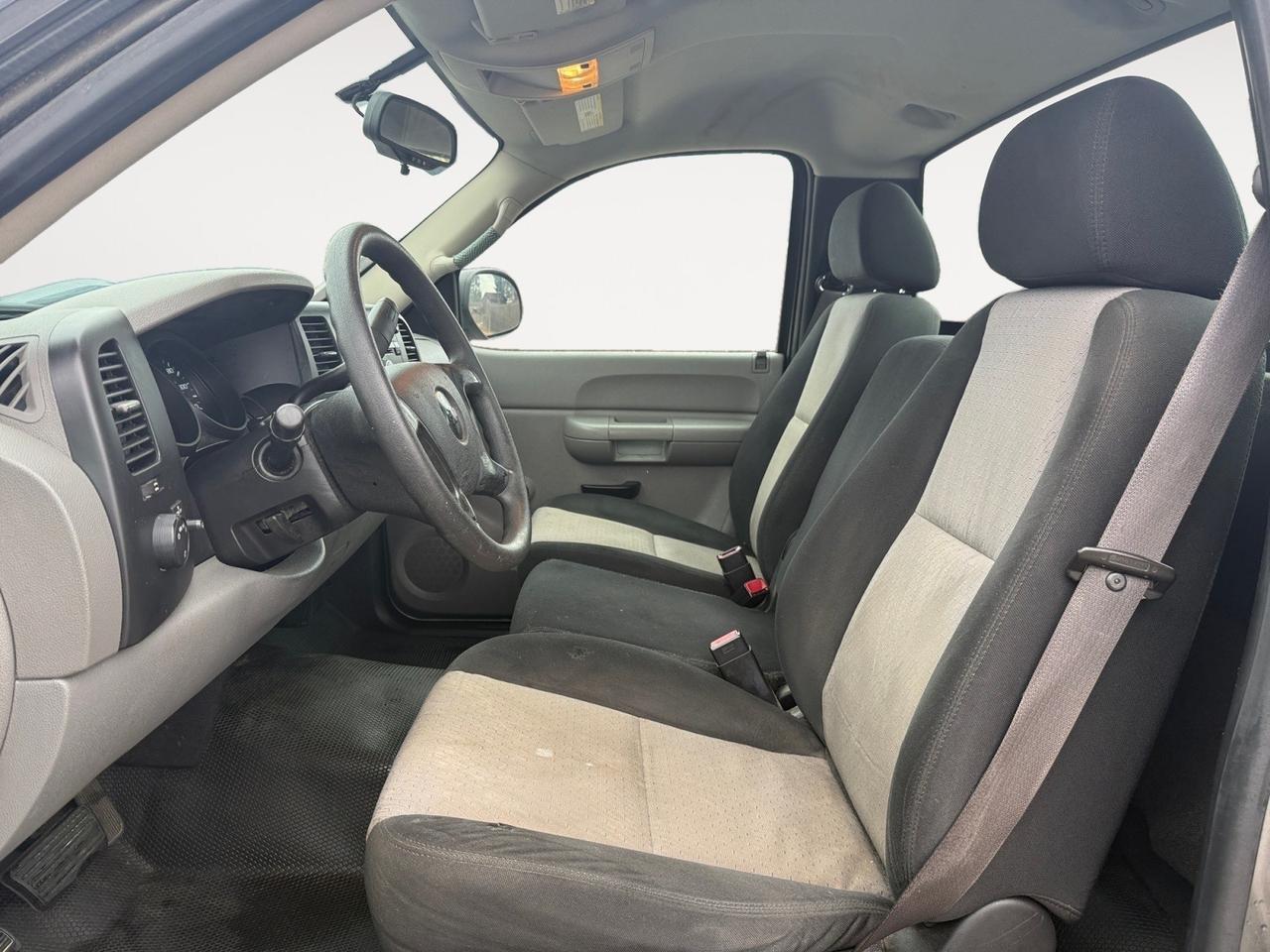 2008 Chevrolet Silverado 1500 TOW PACKAGE, MANUAL FOLD MIRRORS, BED LINER, CD PLAYER, AUX, TAILGATE STEP, THIS TRUCK IS READY FOR WORK OR PLAY! Norfolk VA