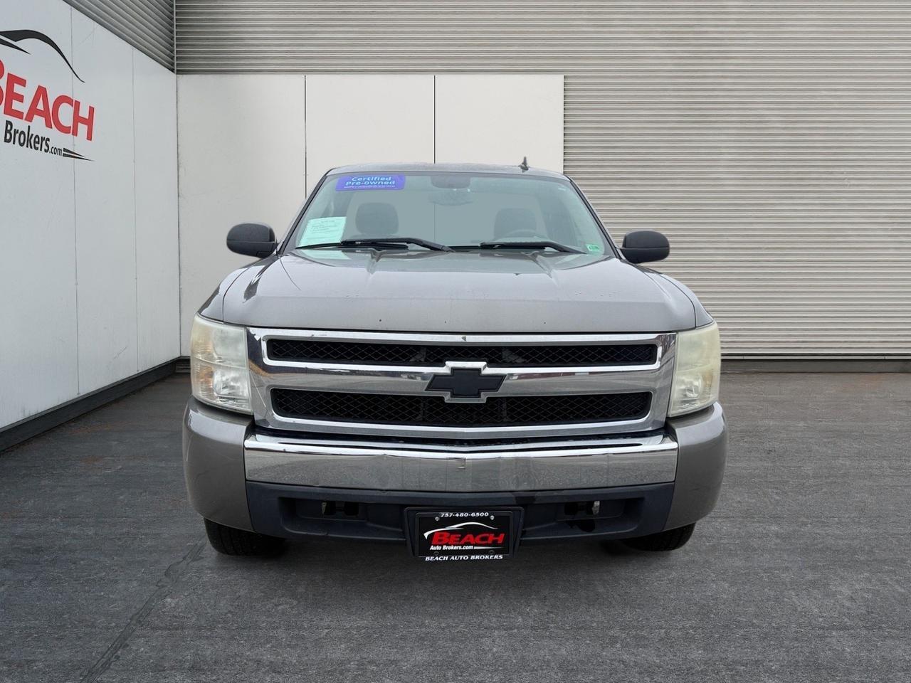 2008 Chevrolet Silverado 1500 TOW PACKAGE, MANUAL FOLD MIRRORS, BED LINER, CD PLAYER, AUX, TAILGATE STEP, THIS TRUCK IS READY FOR WORK OR PLAY! Norfolk VA
