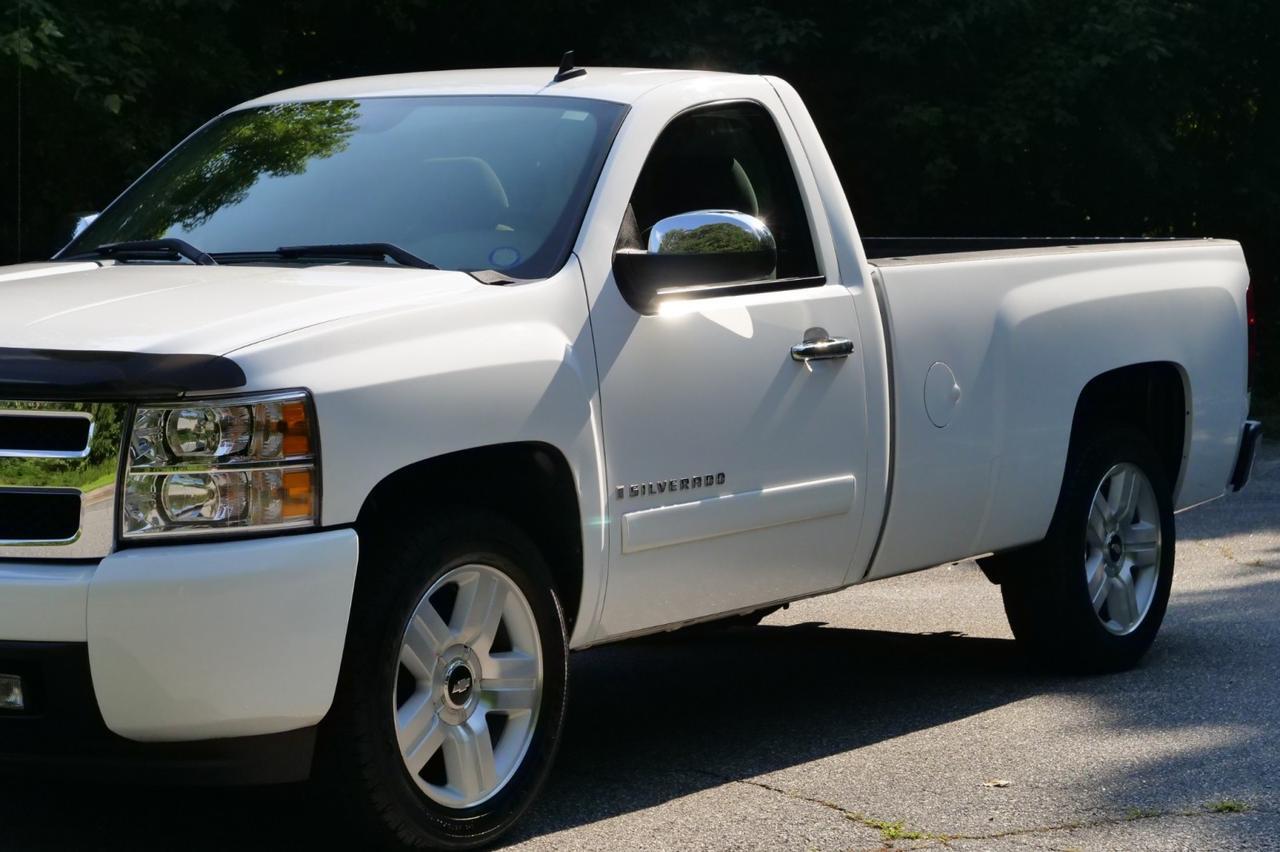 2008 Chevrolet Silverado 1500 Work Truck / Long Bed / 4.3L V6 / LOW MILES! Lincolnton NC