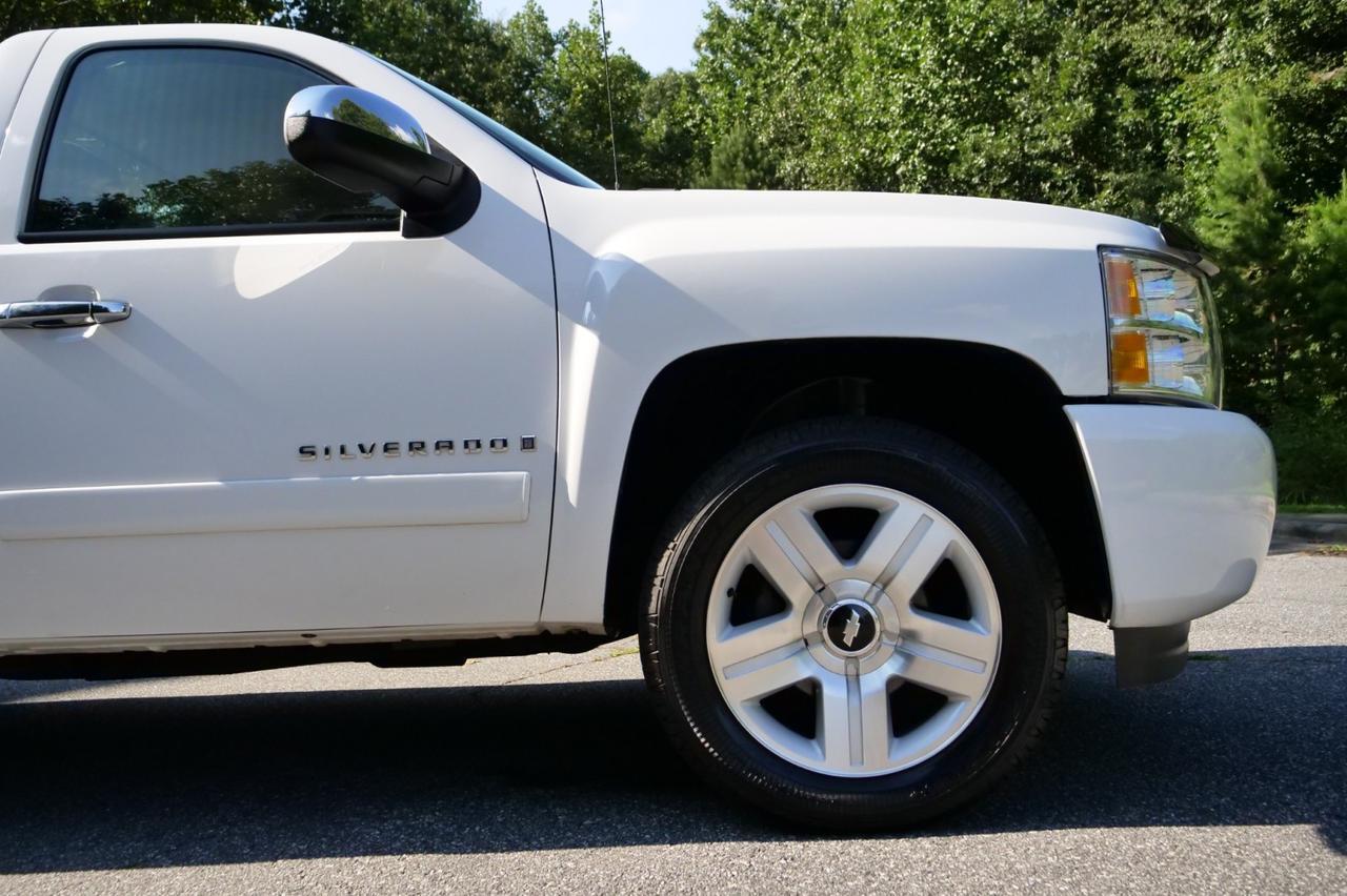 2008 Chevrolet Silverado 1500 Work Truck / Long Bed / 4.3L V6 / LOW MILES! Lincolnton NC