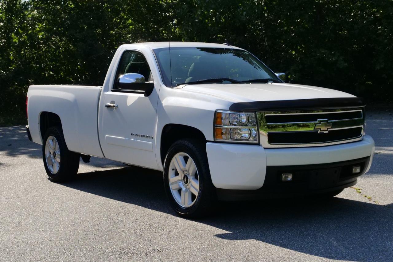 2008 Chevrolet Silverado 1500 Work Truck / Long Bed / 4.3L V6 / LOW MILES! Lincolnton NC