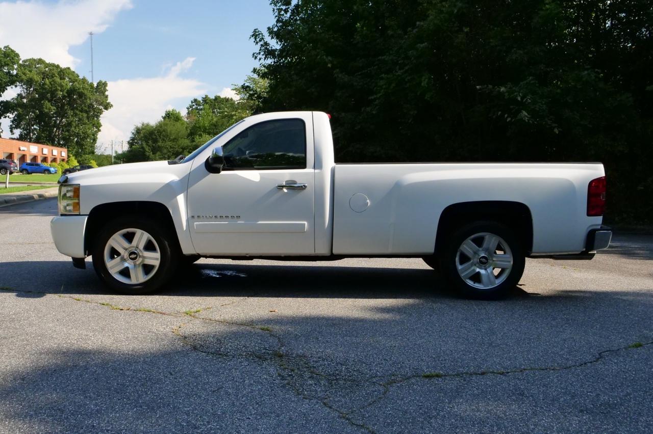 2008 Chevrolet Silverado 1500 Work Truck / Long Bed / 4.3L V6 / LOW MILES! Lincolnton NC