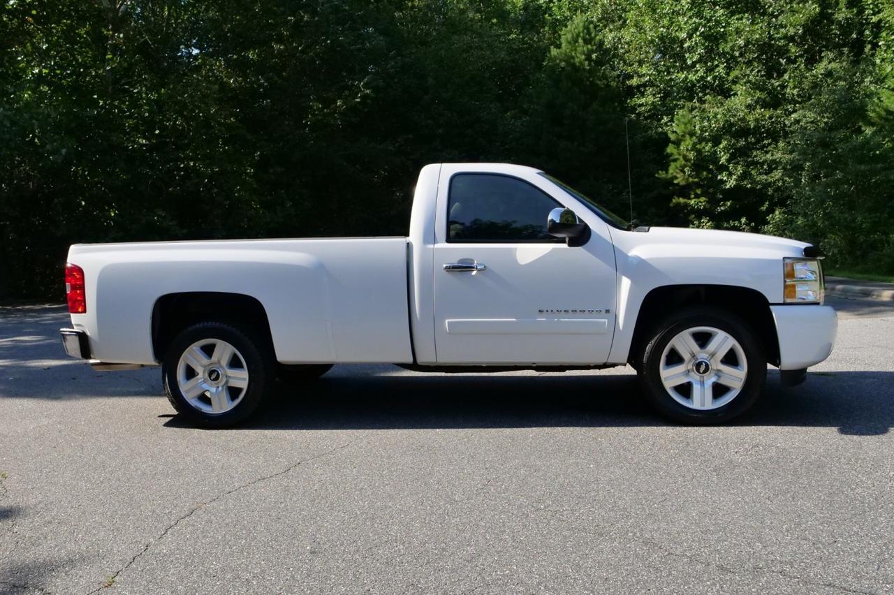 2008 Chevrolet Silverado 1500 Work Truck / Long Bed / 4.3L V6 / LOW MILES! Lincolnton NC