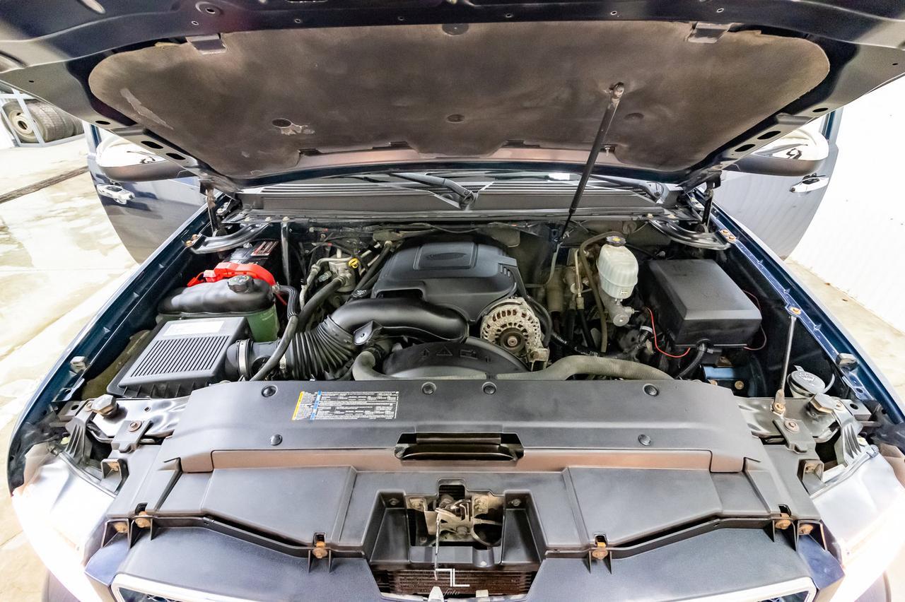 2008 Chevrolet Suburban 2500 4x4 LS 8 Passenger Red Deer AB