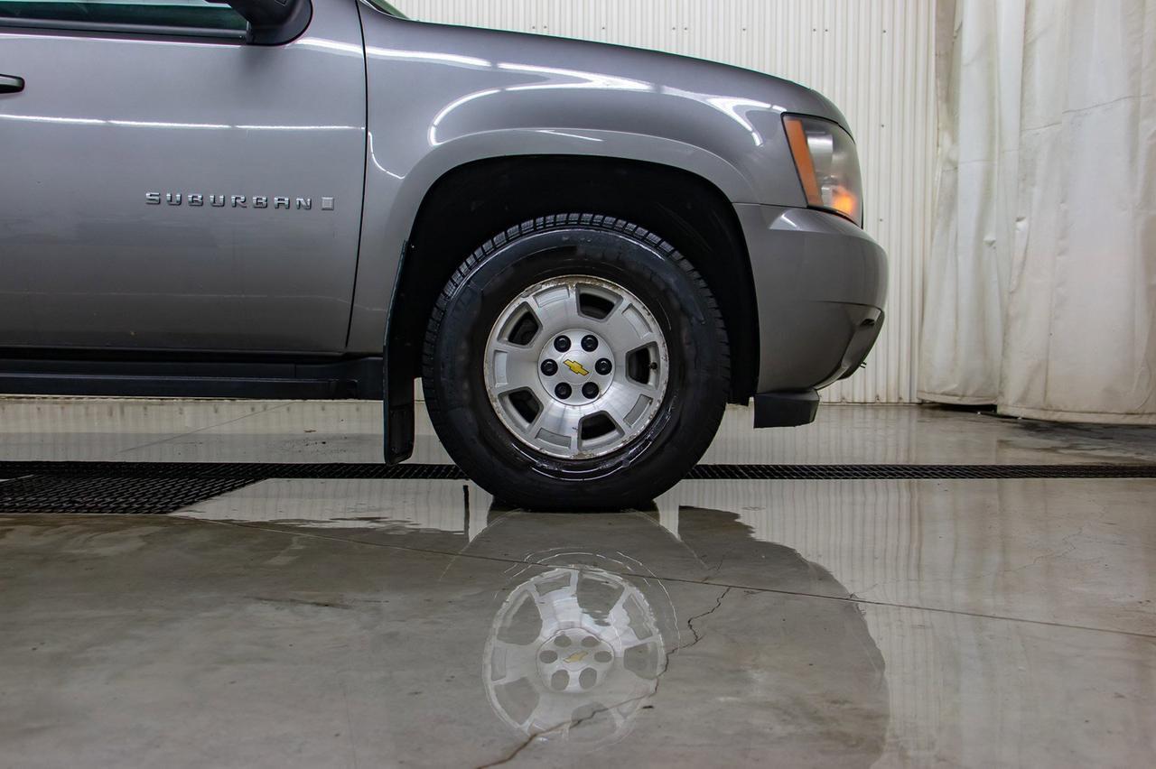 2008 Chevrolet Suburban 4X4 LT Leather Roof DVD Red Deer AB