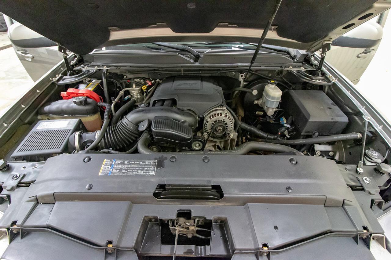 2008 Chevrolet Suburban 4X4 LT Leather Roof DVD Red Deer AB