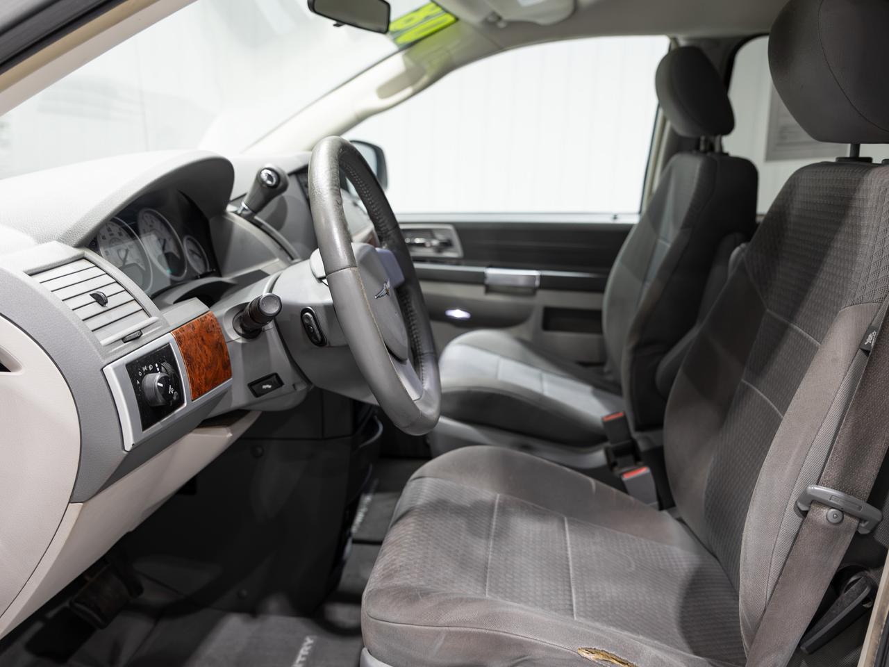 2008 Chrysler Town & Country Touring 7-Passenger Cranberry PA