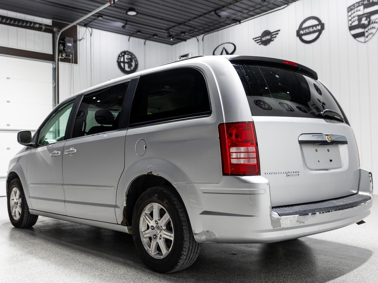 2008 Chrysler Town & Country Touring 7-Passenger Cranberry PA