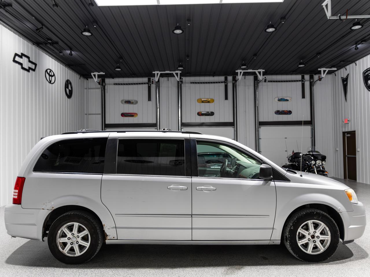 2008 Chrysler Town & Country Touring 7-Passenger Cranberry PA