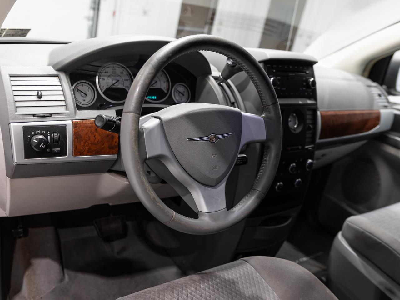 2008 Chrysler Town & Country Touring 7-Passenger Cranberry PA