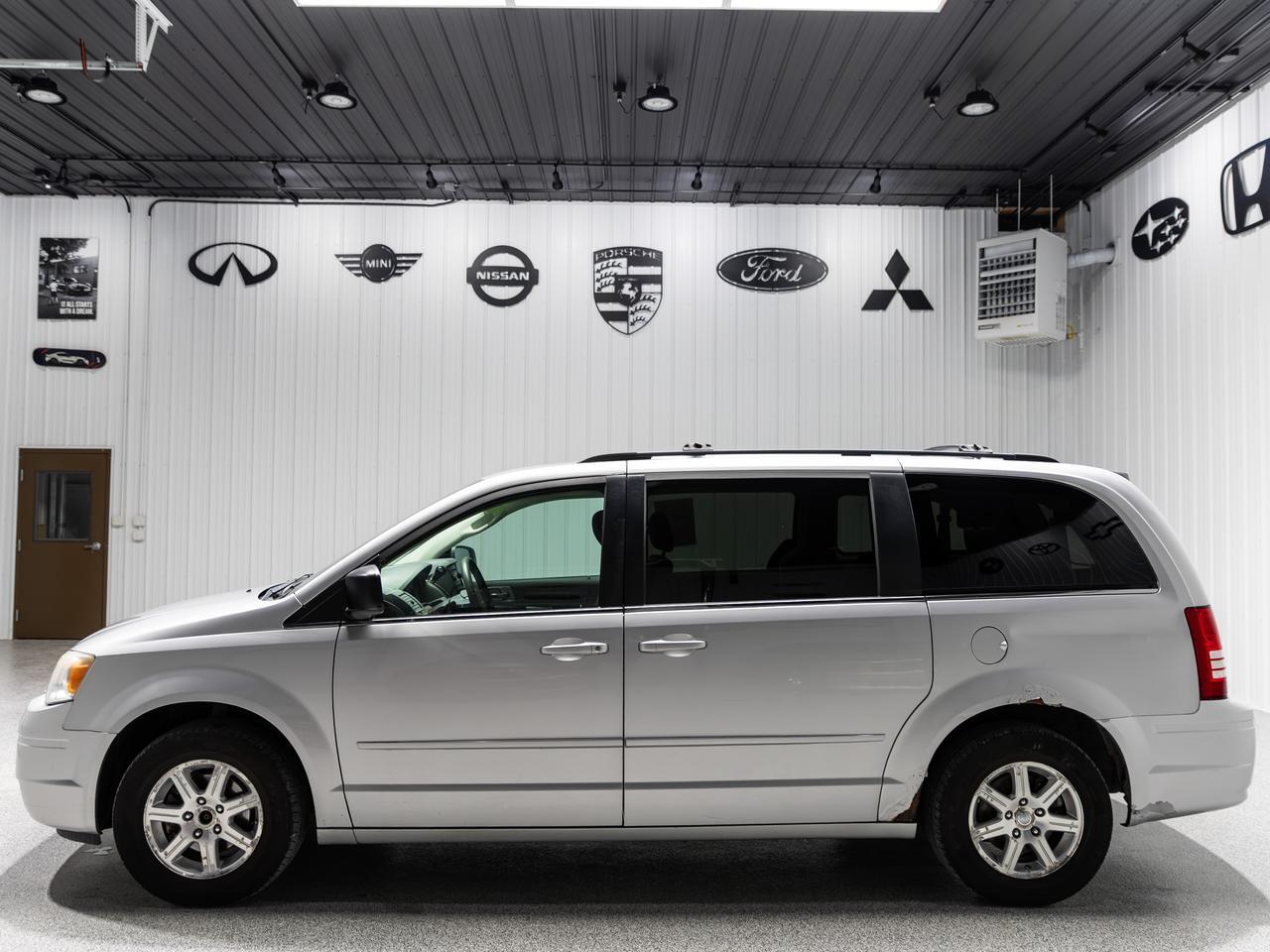 2008 Chrysler Town & Country Touring 7-Passenger Cranberry PA