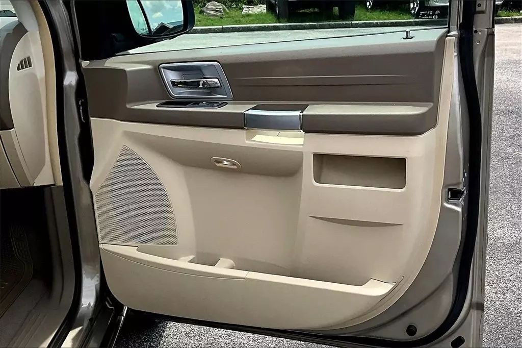 2008 Chrysler Town & Country Touring Minivan 4D Maitland FL